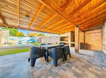Casa · 160m² · 6 Ambientes · 1 Cochera · Casa Venta Capitan Bermudez 3 Dorm. Pileta