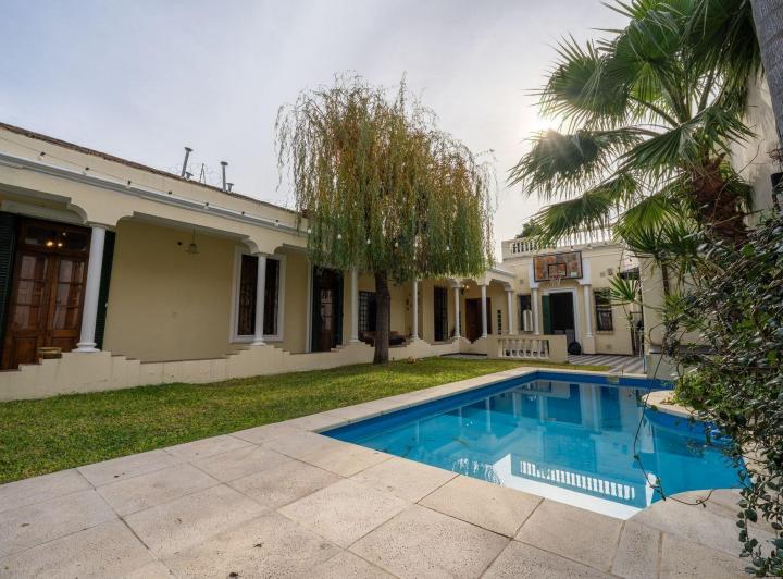 Casa · 192m² · 7 Ambientes · 2 Cocheras
