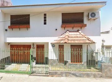 Casa · 140m² · 5 Ambientes · 1 Cochera · Venta Casa 5 Ambientes Tablada La Matanza
