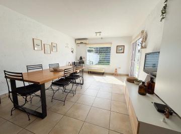 Casa · 143m² · 5 Ambientes · 1 Cochera · Venta Casa 5 Amb C/quincho + Parrilla - Ituzaingo