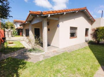 Casa · 100m² · 4 Ambientes · 2 Cocheras · Casa 4 Ambientes en Venta, Apta Credito, Castelar