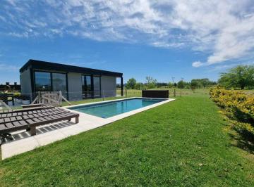 Casa · 260m² · 5 Ambientes · 2 Cocheras · Casa Premium en Venta 5 Amb Country Medal Pilar