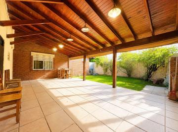 Casa · 145m² · 4 Ambientes · 2 Cocheras · Venta Casa 4 Ambientes Parque Johnston con Permuta