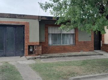 Casa · 80m² · 4 Ambientes · 1 Cochera · Venta - Casa 4 Amb - C/parque y Garaje - Chascomús