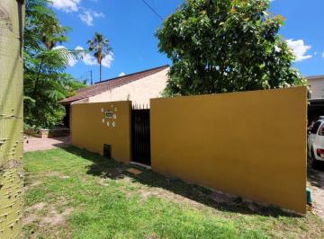 Casa · 156m² · 4 Ambientes · 1 Cochera · Casa en Lote Propio con Parque y Parrilla