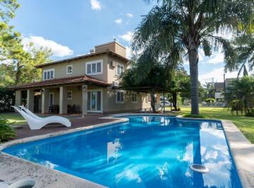 Casa · 218m² · 6 Ambientes · 2 Cocheras · Venta en La Tatenguita - 4 Dorm - Piscina - Quincho