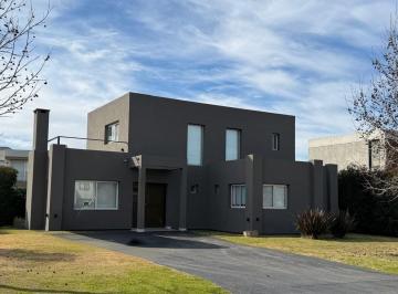Casa · 186m² · 5 Ambientes · 2 Cocheras · Venta Casa C/hab Pcipal Abajo en Ayres Plaza Pilar