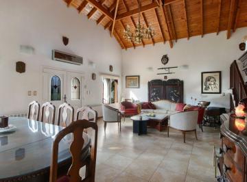 Casa · 209m² · 5 Ambientes · Casa Venta 5 Ambientes Cardenal del Monte 2 Lotes