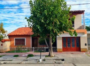 Casa · 174m² · 7 Ambientes · 1 Cochera · Venta Amplia Casa Céntrica 4 Dorm. San Rafael, Mza