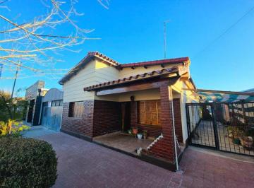 Casa · 246m² · 6 Ambientes · 1 Cochera · Venta Casa y Galpon San Rafael Mendoza