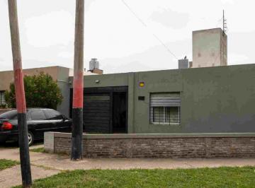 Casa · 90m² · 3 Ambientes · 2 Cocheras · Casa 1 Dormitorio Parque Habitacional Ibarlucea