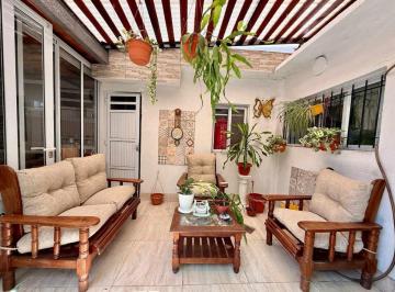 Casa · 150m² · 6 Ambientes · 2 Cocheras · Venta Casa 3 Dorm. con Patio y Cochera