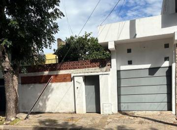 Casa · 97m² · 4 Ambientes · 2 Cocheras · Venta Casa en Barrio Tiro Suizo con Cochera