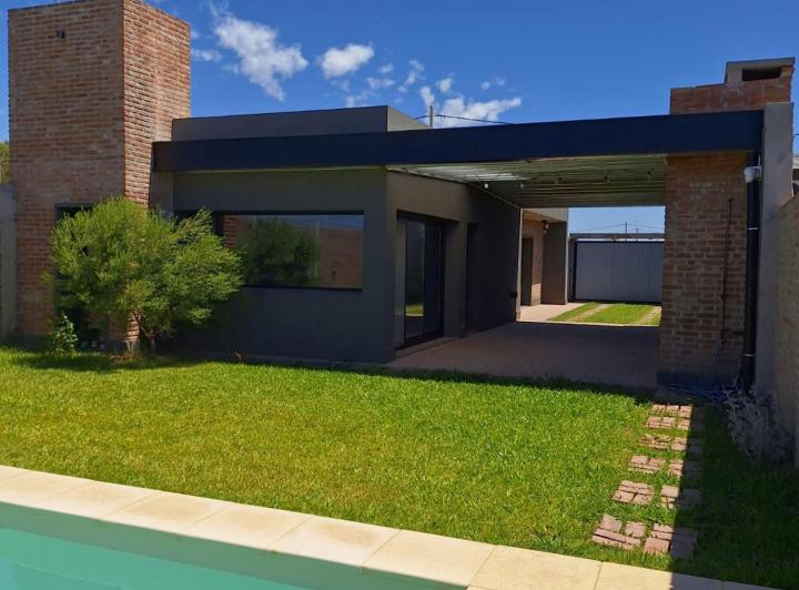 Casa · 77m² · 3 Ambientes · 2 Cocheras