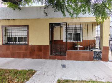 Casa · 110m² · 4 Ambientes · 1 Cochera · Casa 4 Ambientes + 2° Viivienda de 3 Amb.