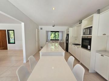Casa · 235m² · 6 Ambientes · Casa Venta Exaltación de La Cruz 5 Amb a Estrenar