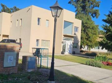 Casa · 280m² · 6 Ambientes · 2 Cocheras · Venta Casa 5 Ambientes con Pileta Haras del Sol