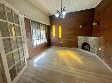 Casa · 80m² · 4 Ambientes · 1 Cochera · Venta Casa 4 Amb. con Cochera Suarez Apto Credito
