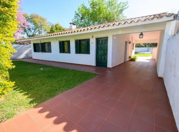 Casa · 354m² · 6 Ambientes · 4 Cocheras