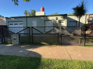 Casa · 59m² · 2 Ambientes · 1 Cochera · Casa en Venta de 3 Dorm, Patio y Pileta en Sjn