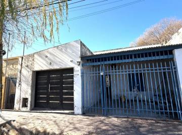 Casa · 116m² · 2 Ambientes · 2 Cocheras · Casa en Venta!