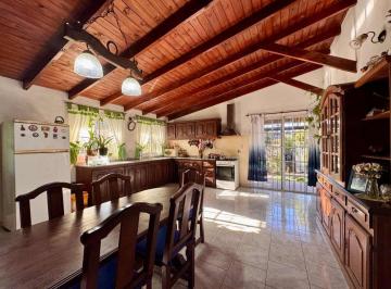 Casa · 120m² · 4 Ambientes · 2 Cocheras · Casa en Venta en San Carlos