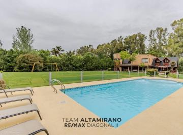Casa · 306m² · 5 Ambientes · 1 Cochera · Casa en Venta en Campos de Roca
