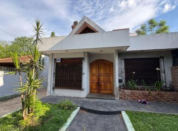 Casa · 140m² · 4 Ambientes · 3 Cocheras · Casa en Venta Berazategui