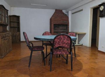 Casa · 72m² · 4 Ambientes · 2 Cocheras · Casa en Venta en Florencio Varela Amplio Terreno