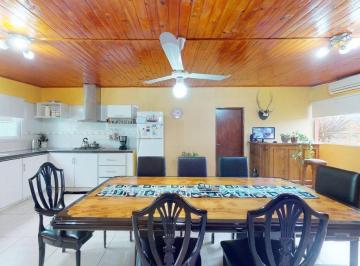 Casa · 170m² · 4 Ambientes · 2 Cocheras · Casa en Venta La Plata