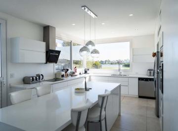 Casa · 223m² · 4 Ambientes · 2 Cocheras · Venta Casa Villalobos