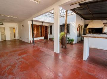 Casa · 242m² · 6 Ambientes · 1 Cochera · Casa en Venta Florencio Varela