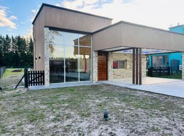Casa · 138m² · 4 Ambientes · 1 Cochera · Venta Alquiler Casa en Haras del Sur 2