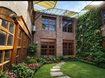 Casa · 261m² · 5 Ambientes · 2 Cocheras · Venta Casa 5amb Barrio Parque Bernal Patio Cochera