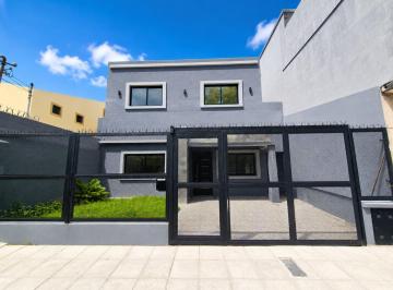 Casa · 84m² · 4 Ambientes · 1 Cochera · Casa 4 Ambientes con Cochera en Quilmes en Venta