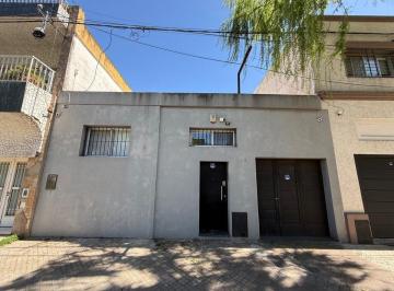 Casa · 72m² · 3 Ambientes · 2 Cocheras · Venta Casa/terreno con Patio y Cochera Luis Agote