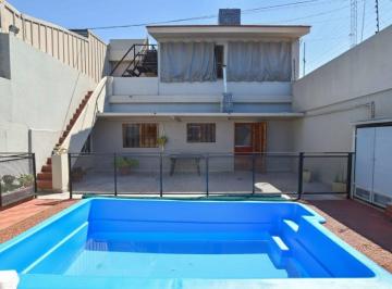 Casa · 192m² · 6 Ambientes · 1 Cochera · Venta Casa Tres Dorm. Dos Plantas con Pileta