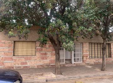 Casa · 192m² · 4 Ambientes · 2 Cocheras · Casa en Venta a Refaccionar en Cordoba