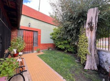 Casa · 122m² · 3 Ambientes · 2 Cocheras · Casa Venta Quilmes Oeste Jardin Parrilla Terraza.