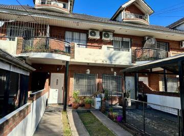 Casa · 103m² · 4 Ambientes · 2 Cocheras · Venta Casa Triplex Caseros Norte Apto Credito