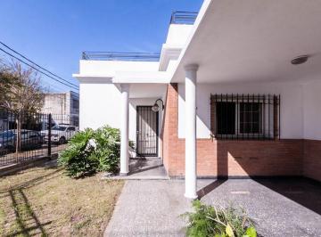 Casa · 130m² · 3 Ambientes · 2 Cocheras · Venta Casa 3 Amb Patio Cochera Terraza Lanus Este