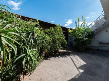 Casa · 243m² · 8 Ambientes · 1 Cochera · Casa Venta P Avellaneda Multifamiliar Quinc. Cocher