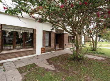 Casa · 200m² · 5 Ambientes · 1 Cochera · Venta Casa 5 Ambientes Caisamar