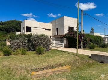 Casa · 347m² · 8 Ambientes · 2 Cocheras · Venta/casa en Construcción/pileta/b° V. Los Alamos