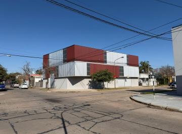 Bodega-Galpón · 363m² · Remax/vende/galpon/cocheras/esquina/b Sarmiento