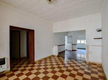 Casa · 213m² · 5 Ambientes · 1 Cochera · Venta Casa a Refaccionar, Oportunidad!