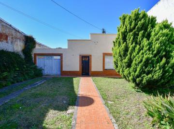 Casa · 2 Ambientes · 1 Cochera · Casa en Venta, a Refaccionar, La Plata