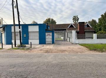Casa · 314m² · 4 Ambientes · 3 Cocheras · El Pato Casa con Locales en Venta