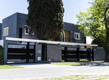 Casa · 119m² · 4 Ambientes · 2 Cocheras · Duplex 3 Dorm. Apto Banco - City Bell