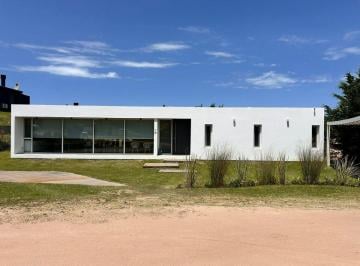 Casa · 140m² · 4 Ambientes · Casa en Venta Costa Esmeralda Sector Deportivo